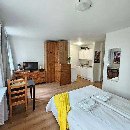 Location In Warsaw! Near Station And Palace Of Culture And Science 华沙
